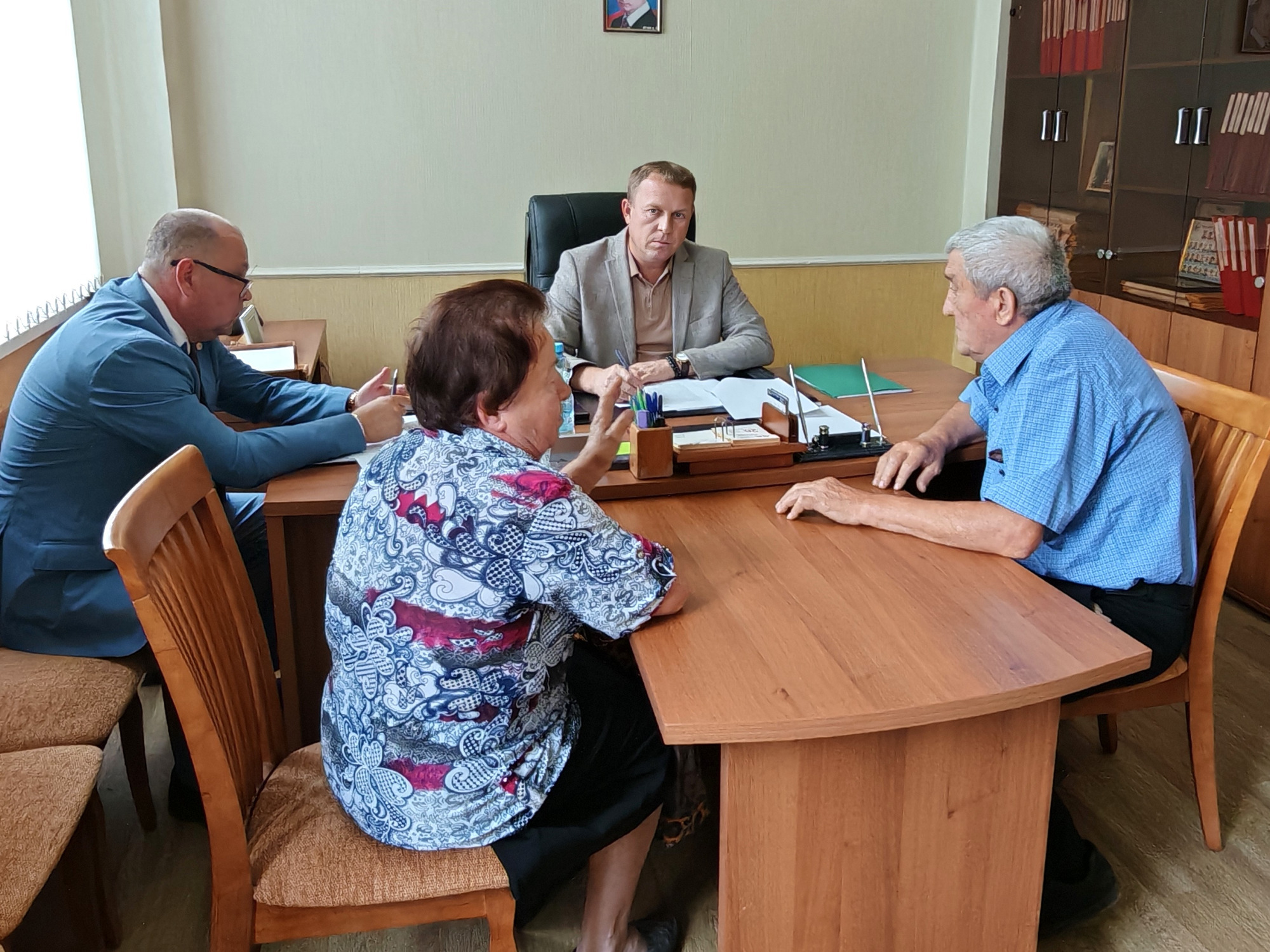 АЛЕКСАНДР САЙГАЧЕВ ПРОВЁЛ ПРИЁМ ГРАЖДАН В РУЗАЕВСКОМ РАЙОНЕ.