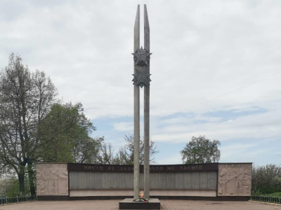 Памятник землякам, погибшим в борьбе за установление Советской власти и в Великую отечественную войну 1941-1945 гг..