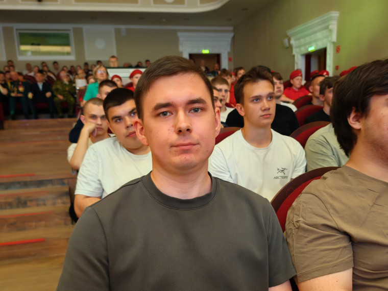 В РУЗАЕВСКОМ РАЙОНЕ ПРОВОДИЛИ ПРИЗЫВНИКОВ В АРМИЮ.